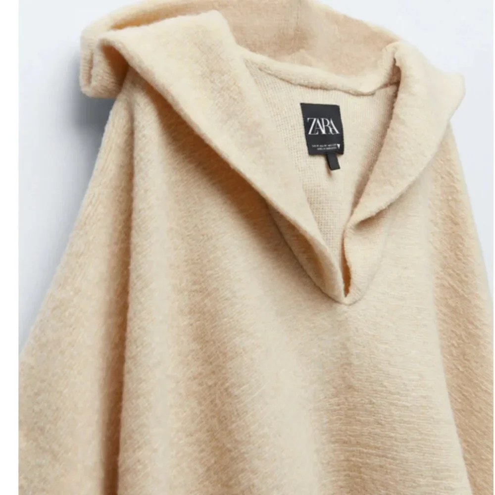 NWT ZARA Bloggers Fave Hooded Poncho Sweater Jacket Pockets Beige Medim Wool